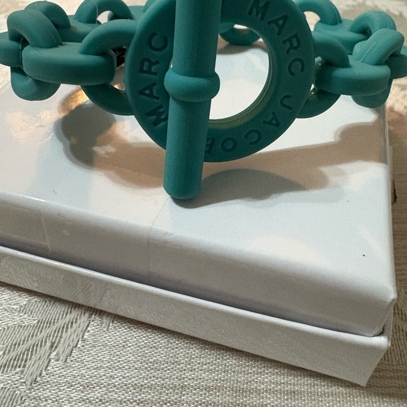 Marc by Marc Jacobs Rubber Stretch Bracelet in Aqua Lagoon - discontinued NWT - Picture 2 of 4